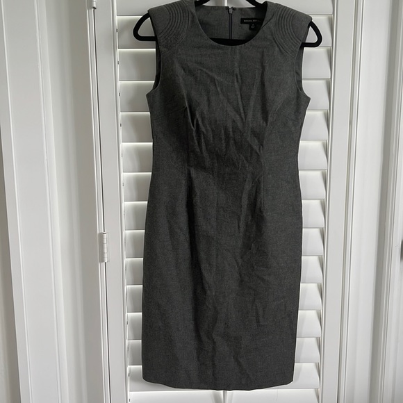 Fitted dress by Banana Republic. - Picture 1 of 7